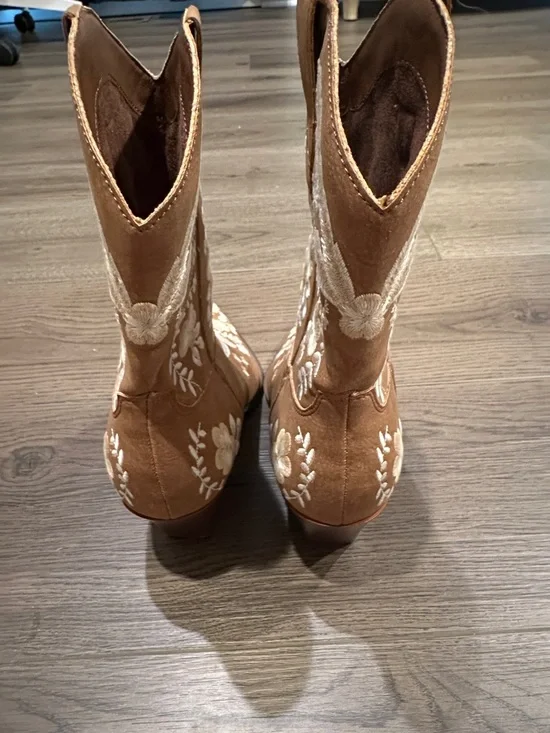 Oasis Society size 8  brown and cream floral  slip on ankle boots. Like new - Picture 3 of 5